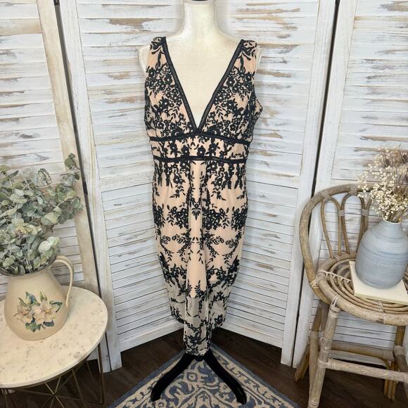 BARDOT NEW Women's 12 XL Embroidered Nude Black Overlay Midi Dress Sexy Sheath - Picture 3 of 16